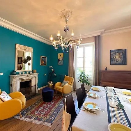 Superbe Maison Familiale Avec Jardin Au Coeur De Villa *